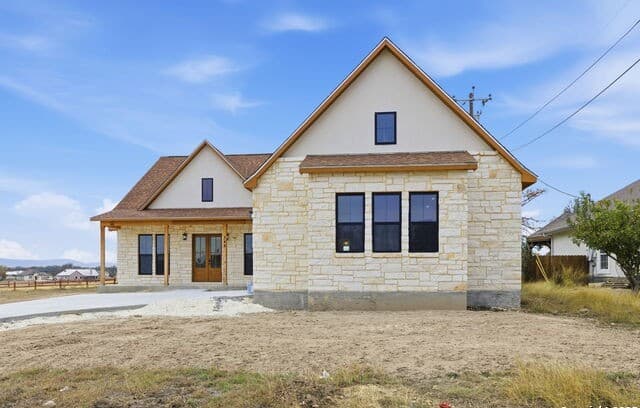 3-bedroom home for sale at 518 Park in Bandera TX