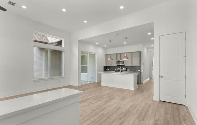 3-bedroom rental at 10023 University Way Unit 6 in San Antonio, TX — photo 3