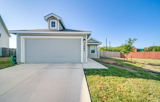 3-bedroom rental at 7062 Dominic in San Antonio, TX — photo 2