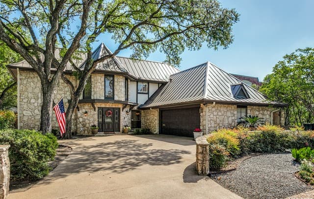 3-bedroom rental at 714 Blakeley in San Antonio, TX — photo 1