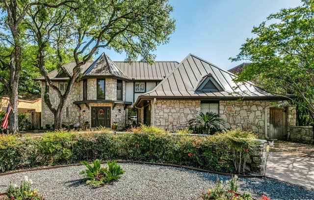 3-bedroom rental at 714 Blakeley in San Antonio, TX — photo 2