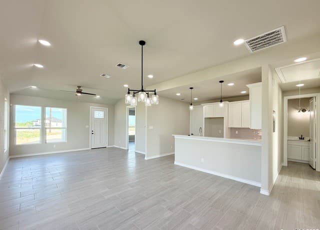 3-bedroom rental at 144 Camino Verde Ct in La Vernia, TX — photo 2
