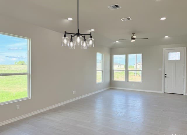 3-bedroom rental at 144 Camino Verde Ct in La Vernia, TX — photo 4