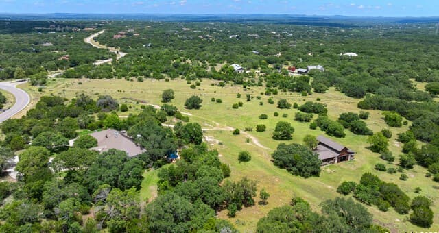 4-bedroom rental at 555 Cordillera Trace in Boerne, TX — photo 2