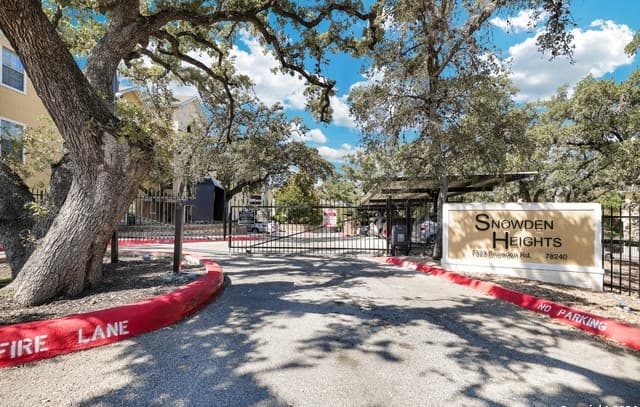 3-bedroom rental at 7323 Snowden Rd Unit 3308 in San Antonio, TX — photo 1