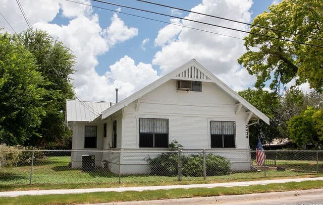 4-bedroom rental at 3438 Weir in San Antonio, TX — photo 1