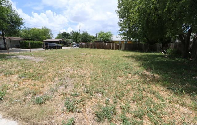 rental at 1211 S Hamilton in San Antonio, TX — photo 5