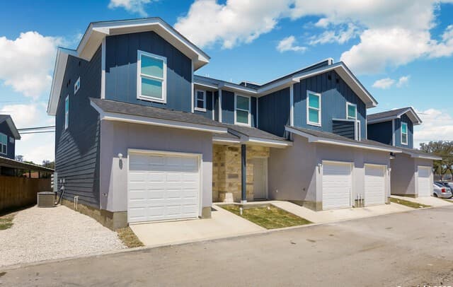 rental at 6922 Crestway Rd in San Antonio, TX — photo 1
