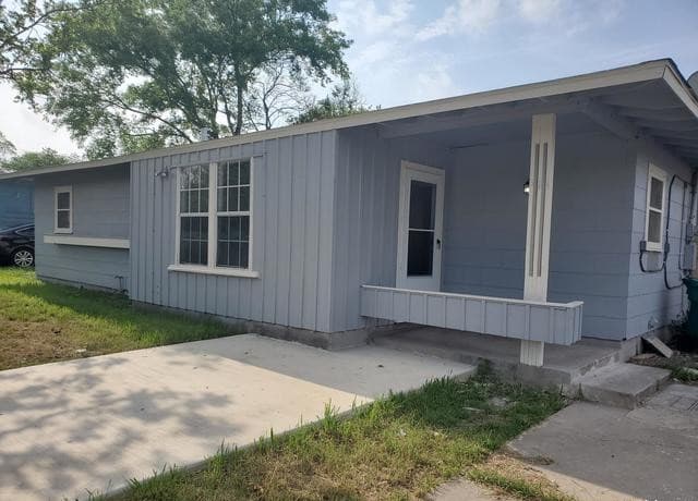 3-bedroom rental at 654 Santa Monica in San Antonio, TX — photo 2