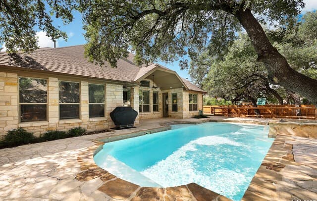 5-bedroom rental at 9610 Ninas ct in San Antonio, TX — photo 1