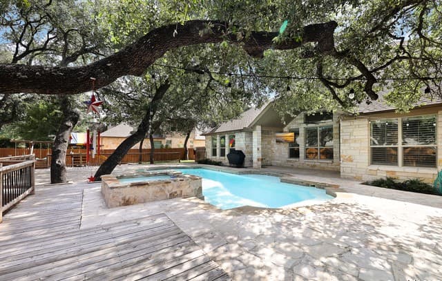 5-bedroom rental at 9610 Ninas ct in San Antonio, TX — photo 3
