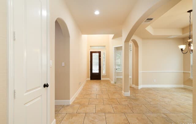 5-bedroom rental at 9610 Ninas ct in San Antonio, TX — photo 5
