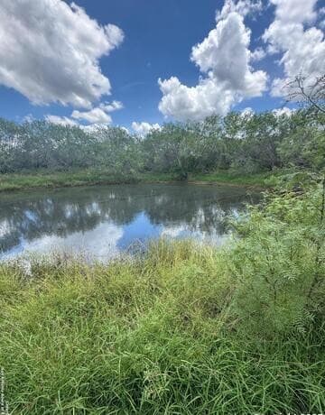 rental at 07 Windmill Ranchettes CR 329 in Jourdanton, TX — photo 1