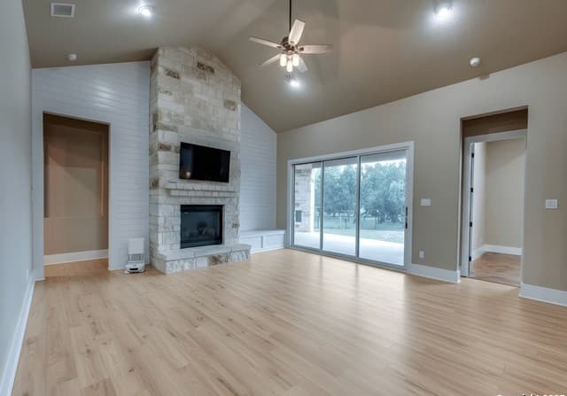 4-bedroom rental at 629 Windmill Ranch in Spring Branch, TX — photo 5