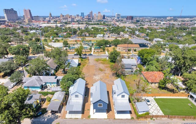 rental at 814 N Olive in San Antonio, TX — photo 1
