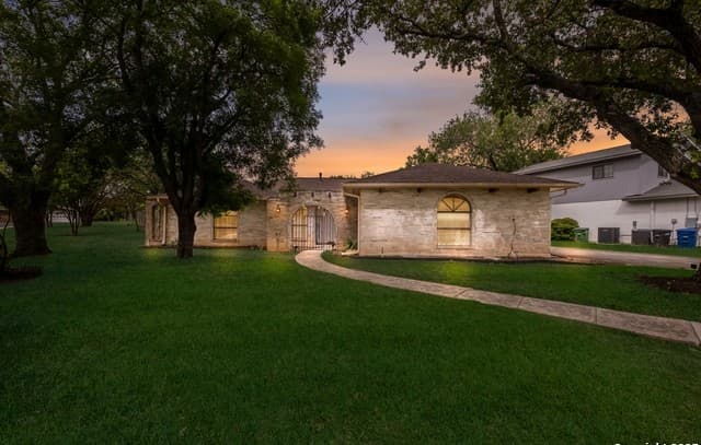 3-bedroom rental at 14304 Parkhurst in San Antonio, TX — photo 1