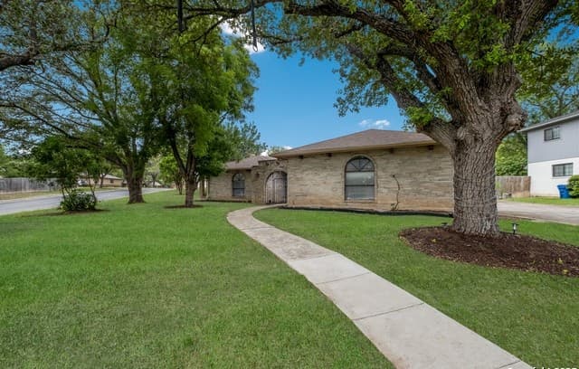 3-bedroom rental at 14304 Parkhurst in San Antonio, TX — photo 2