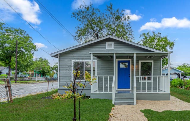 2-bedroom rental at 1303 22nd in San Antonio, TX — photo 1