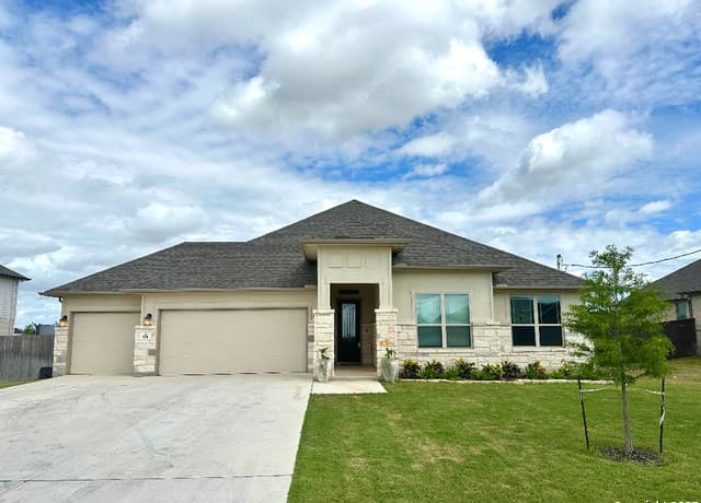 4-bedroom rental at 120 Willow Oak Trl in Floresville, TX — photo 1