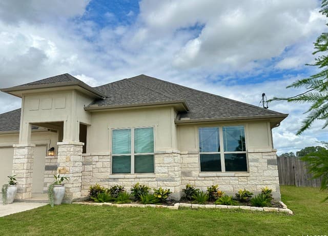 4-bedroom rental at 120 Willow Oak Trl in Floresville, TX — photo 2