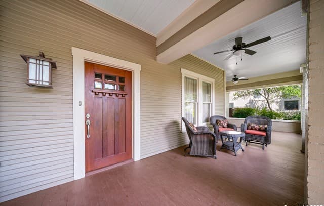 5-bedroom rental at 929 Cambridge Oval in San Antonio, TX — photo 2