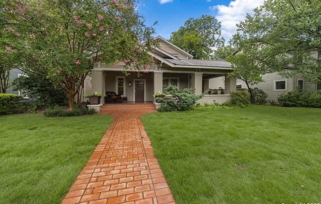 5-bedroom rental at 929 Cambridge Oval in San Antonio, TX — photo 4