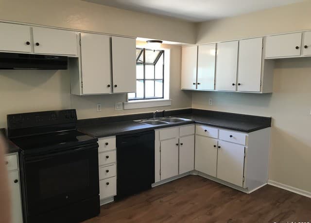 4-bedroom rental at 5874 Castle Run Dr in San Antonio, TX — photo 4