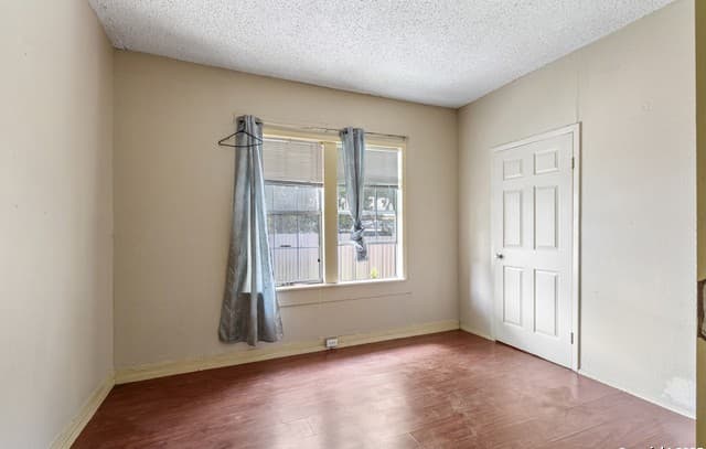 4-bedroom rental at 315 N Richter in San Antonio, TX — photo 3