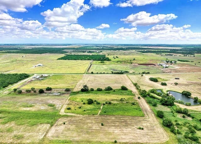 rental at 3192 Atascosa County Road 101 in Floresville, TX — photo 5