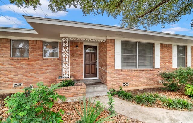 3-bedroom rental at 4706 Debbie Drive in San Antonio, TX — photo 4