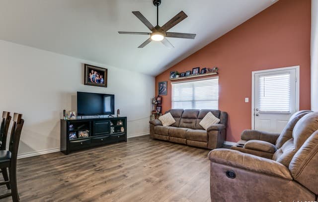 4-bedroom rental at 6539 Encore Oaks in San Antonio, TX — photo 4