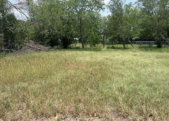 rental at 217 Avenue B in Converse, TX — photo 2