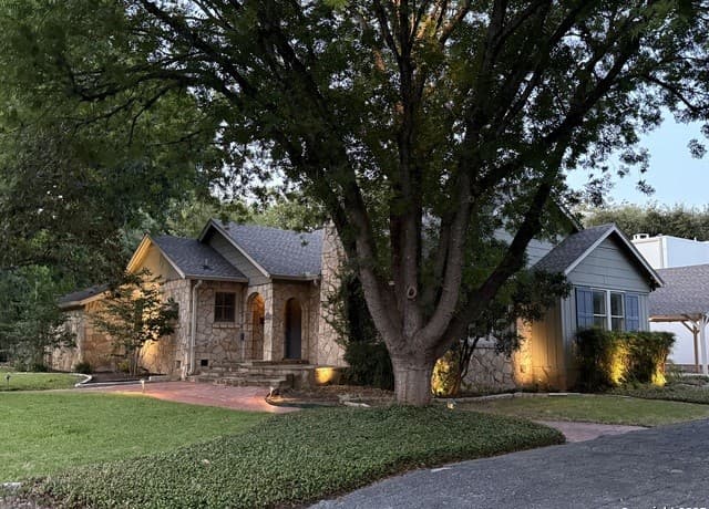 3-bedroom rental at 102 Nacogdoches in San Antonio, TX — photo 1