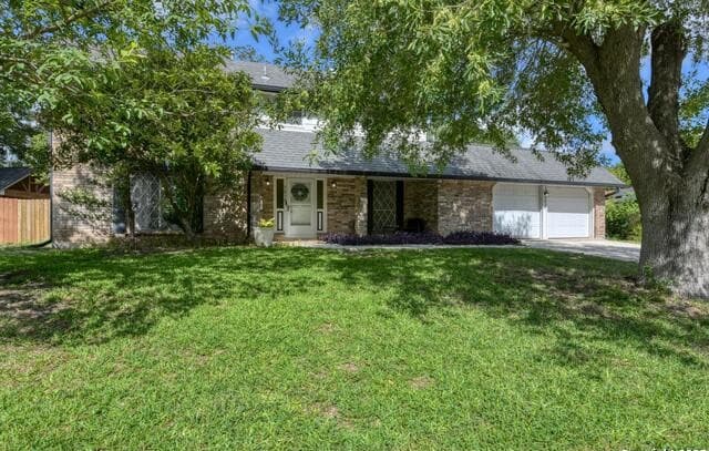 5-bedroom rental at 5018 Risada in San Antonio, TX — photo 2