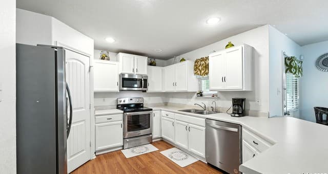 3-bedroom rental at 4006 Espada Ledge in San Antonio, TX — photo 5