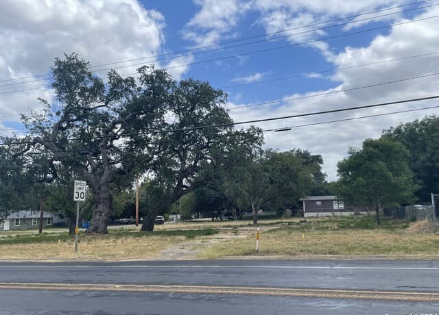 rental at 05 Windmill Ranchettes CR 329 in Jourdanton, TX — photo 5