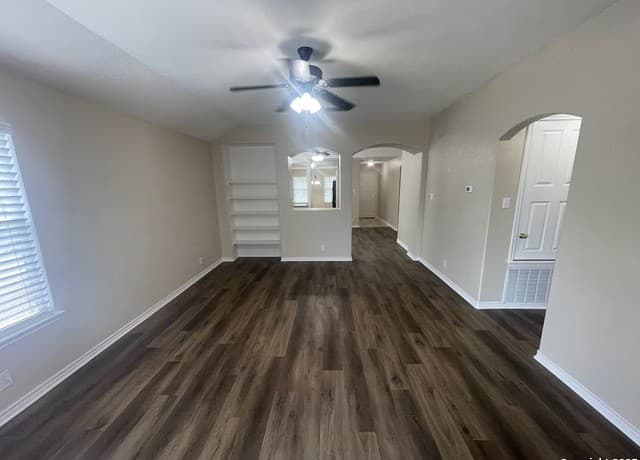 3-bedroom rental at 6602 Nora Vista in San Antonio, TX — photo 2