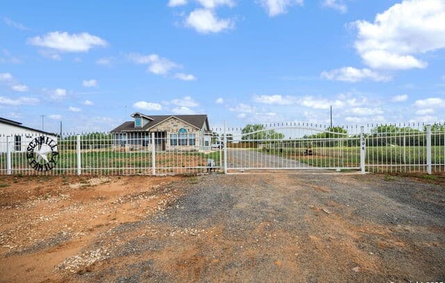 Home for sale at 7306 Tiff Nicole in Von Ormy, TX — photo 4