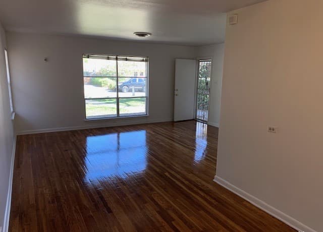 2-bedroom rental at 222 E Lullwood Ave #220 Unit 220 in San Antonio, TX — photo 3