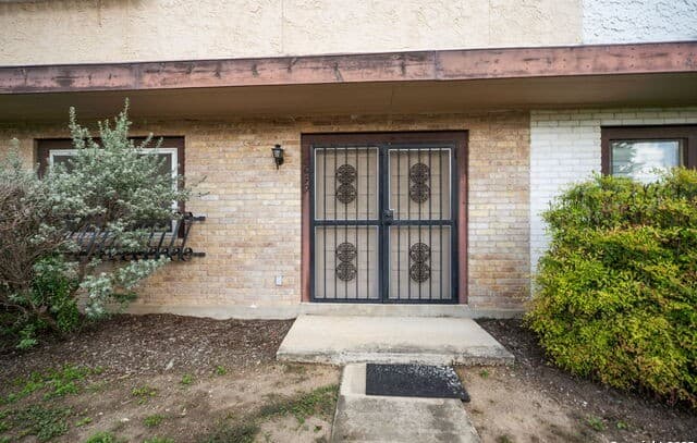 3-bedroom rental at 6659 Crown Ridge Unit 6659 in San Antonio, TX — photo 4