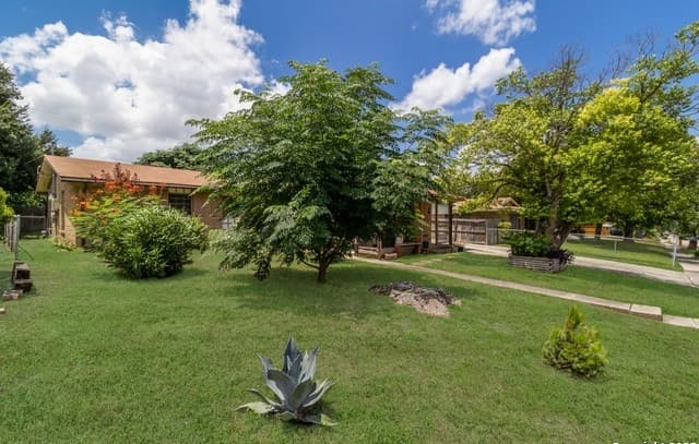 4-bedroom rental at 4422 Bikini Dr in San Antonio, TX — photo 2