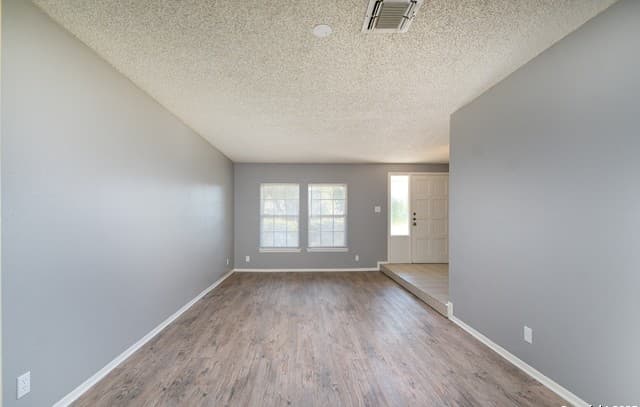 3-bedroom rental at 7414 Elderberry in San Antonio, TX — photo 3