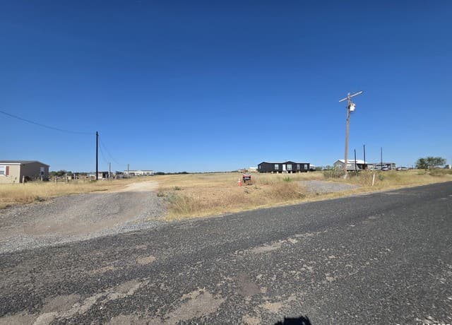 rental at 16 Windmill Ranchettes CR 329 in Jourdanton, TX — photo 3