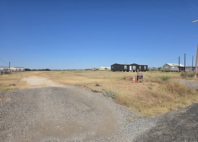 rental at 16 Windmill Ranchettes CR 329 in Jourdanton, TX — photo 4