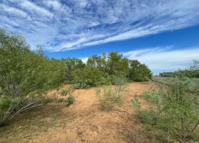 rental at 18 Windmill Ranchettes CR 329 in Jourdanton, TX — photo 3