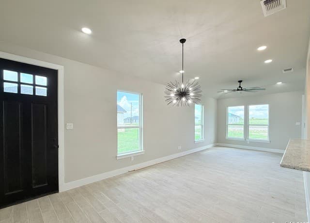 3-bedroom rental at 129 Camino Verde Ct in La Vernia, TX — photo 2