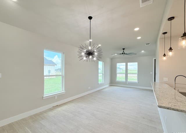 3-bedroom rental at 129 Camino Verde Ct in La Vernia, TX — photo 4