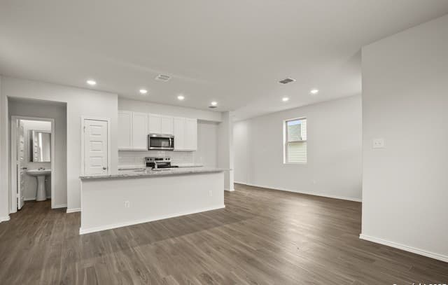 3-bedroom rental at 9307 Graze Land Drive in San Antonio, TX — photo 4