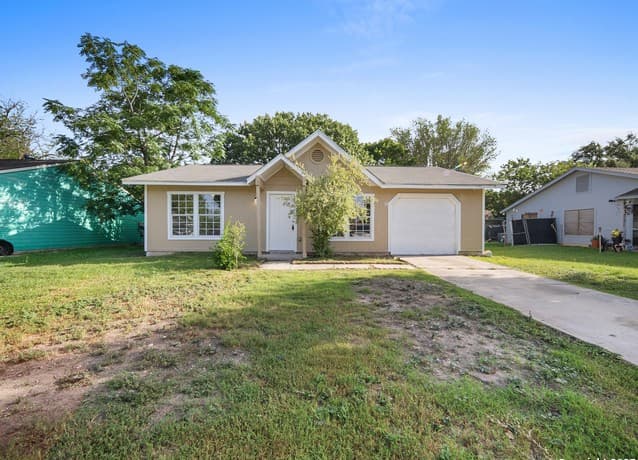 3-bedroom rental at 4819 Corian Oak in Kirby, TX — photo 1