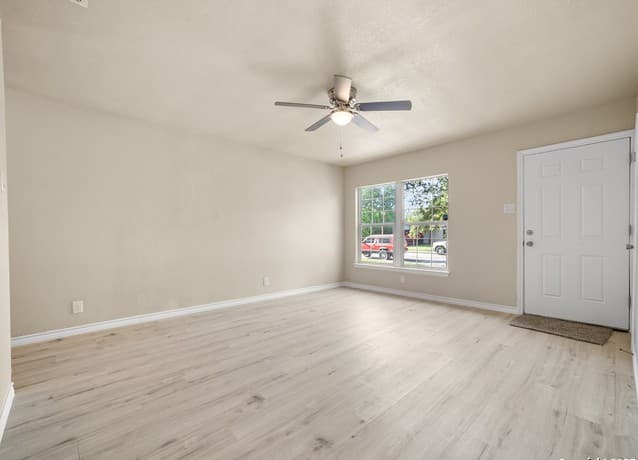 3-bedroom rental at 4819 Corian Oak in Kirby, TX — photo 5